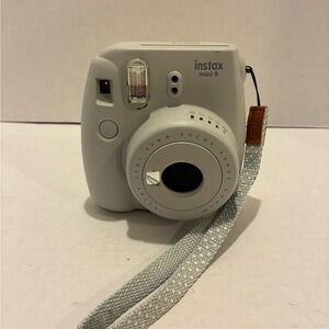 Fujifilm instax mini 9 Instant Camera - Light Gray with Textured Strap